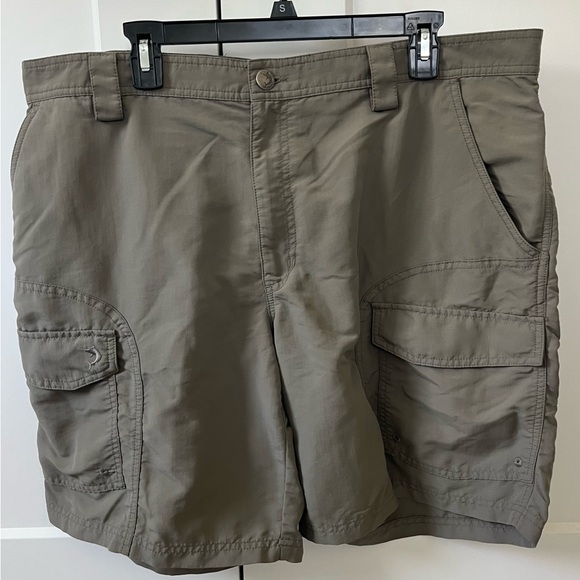 EUC Reel Legends Men's Quick Dry Cargo Shorts - Olive, Size‎ 40 - Picture 1 of 11
